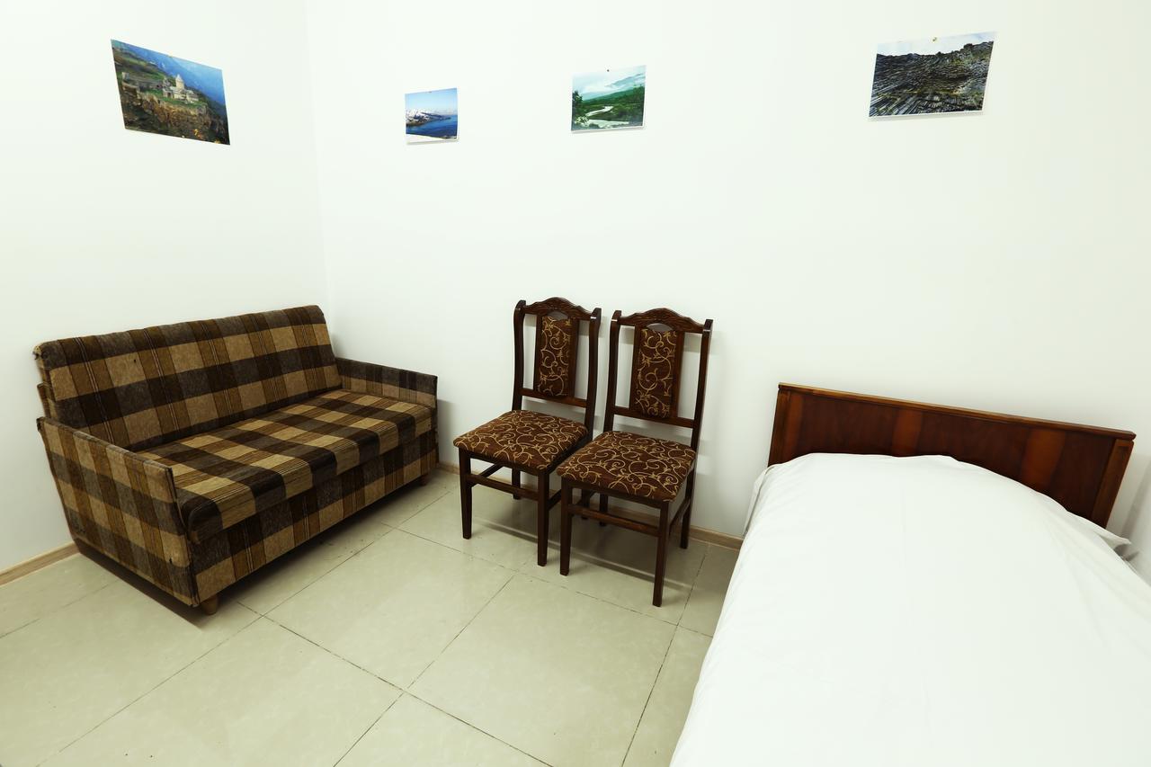 Byron Hostel Yerevan Exterior photo