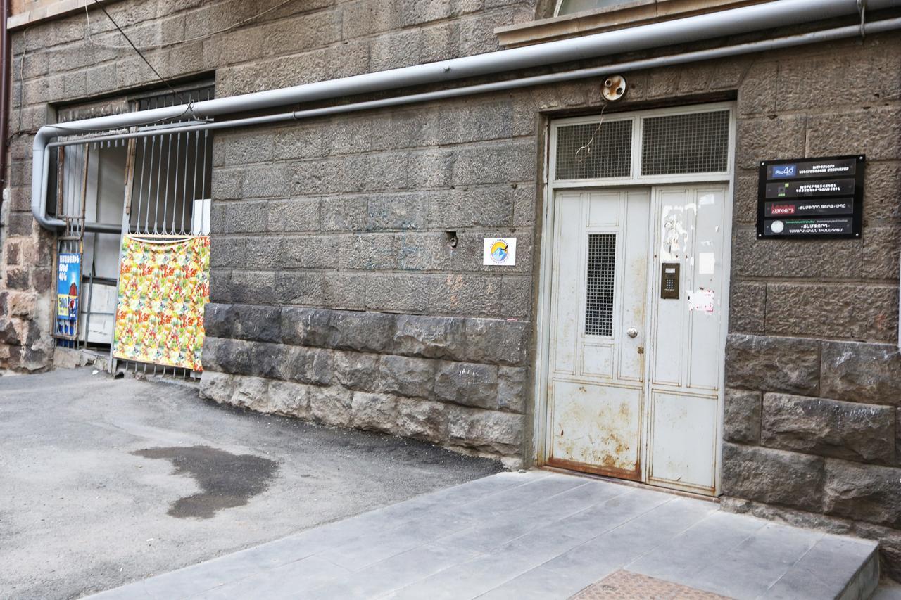 Byron Hostel Yerevan Exterior photo