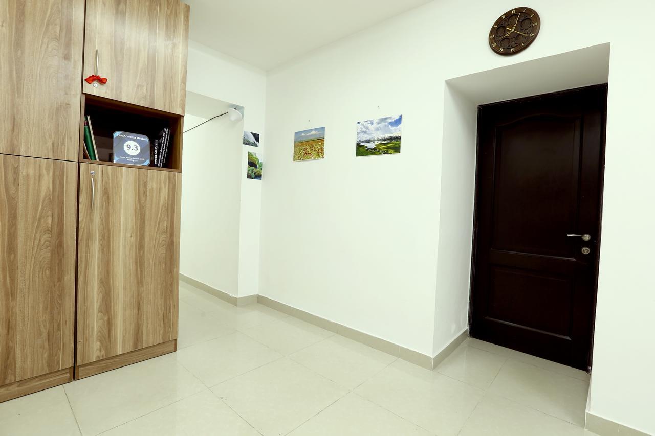 Byron Hostel Yerevan Exterior photo