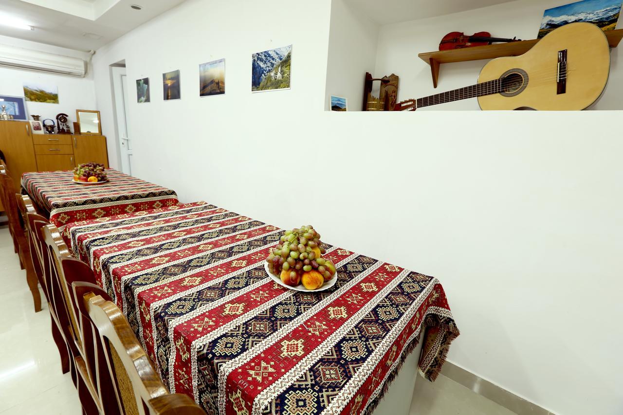 Byron Hostel Yerevan Exterior photo