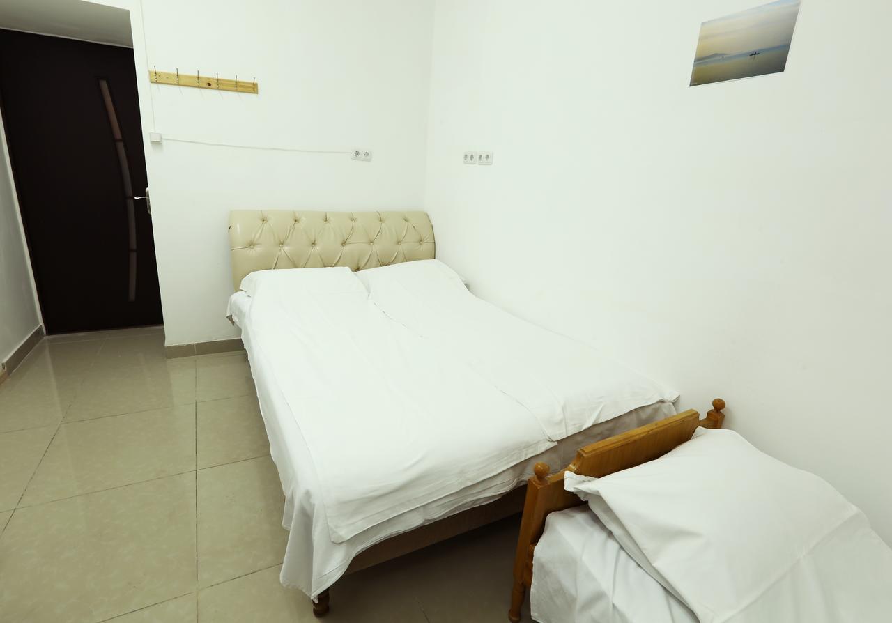 Byron Hostel Yerevan Exterior photo