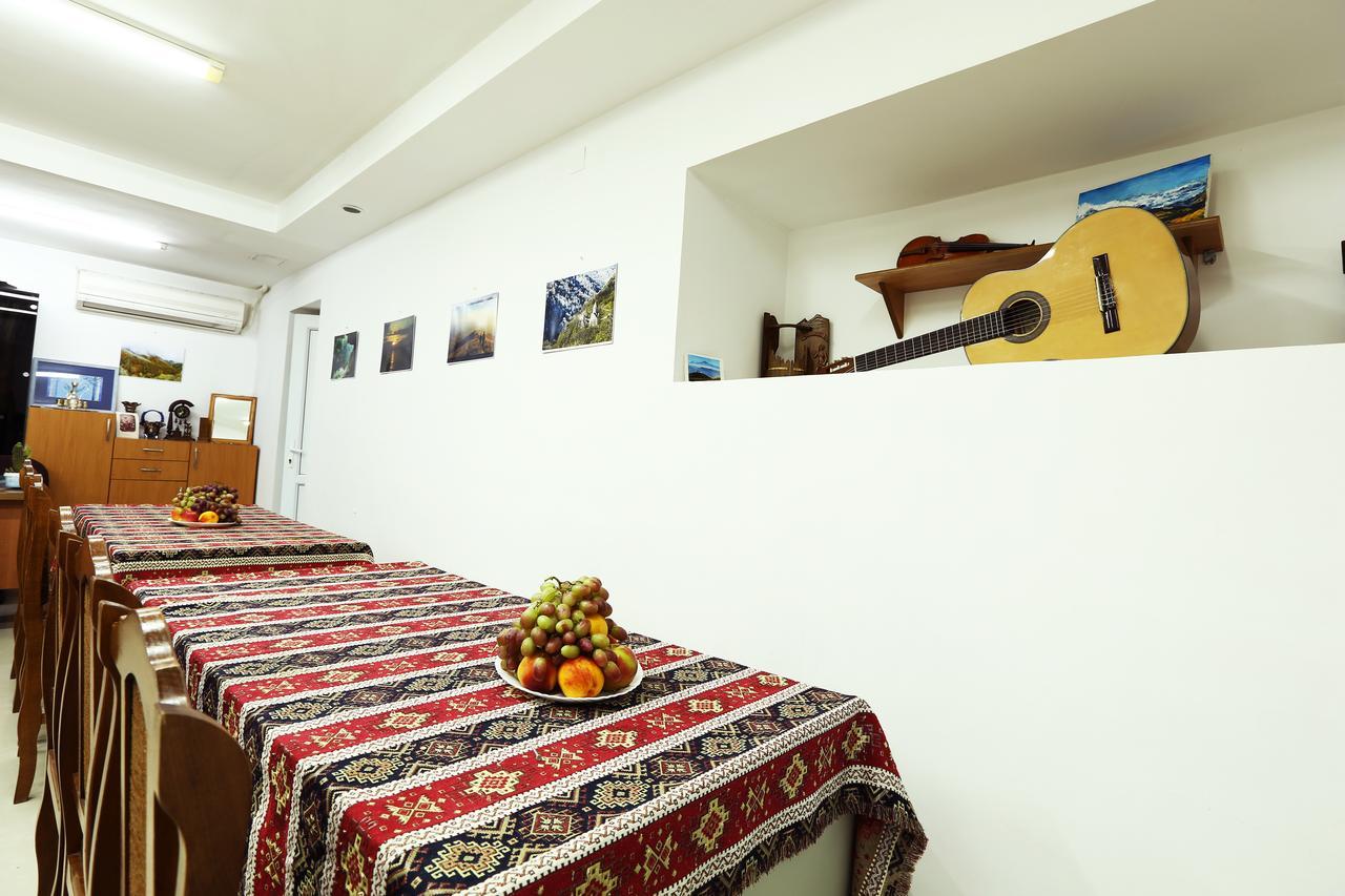 Byron Hostel Yerevan Exterior photo