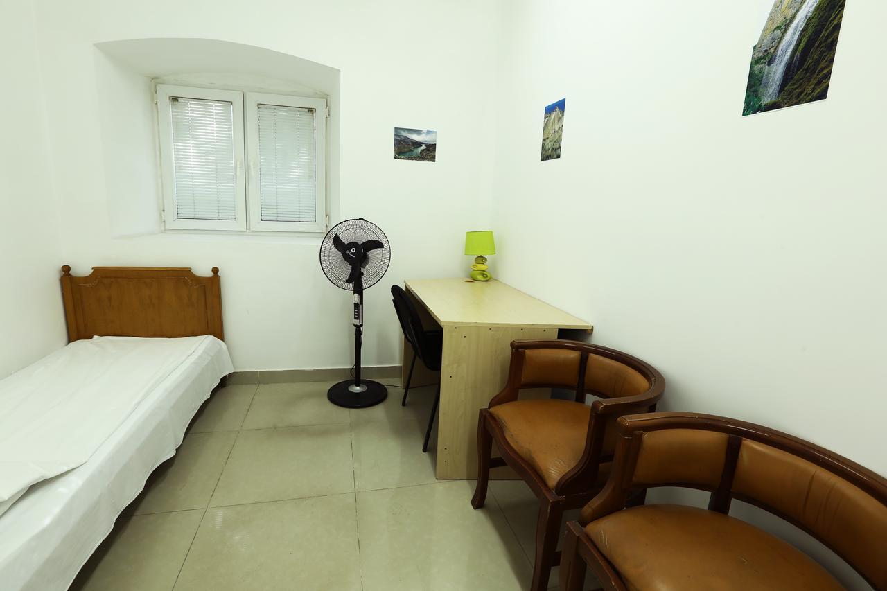 Byron Hostel Yerevan Exterior photo