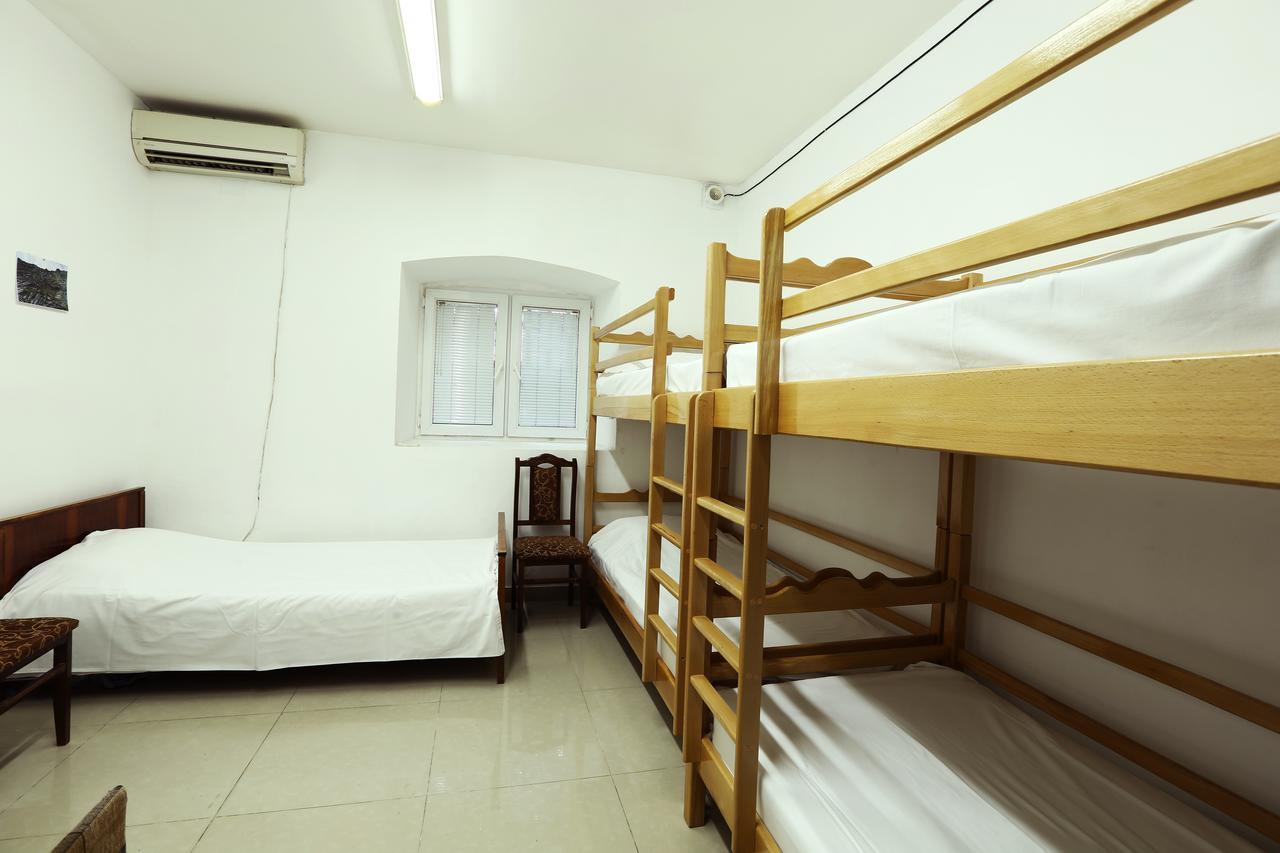 Byron Hostel Yerevan Exterior photo
