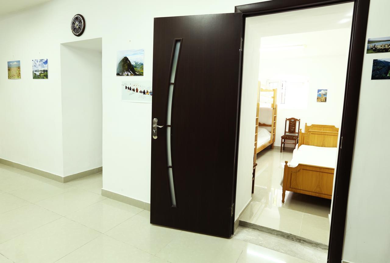 Byron Hostel Yerevan Exterior photo