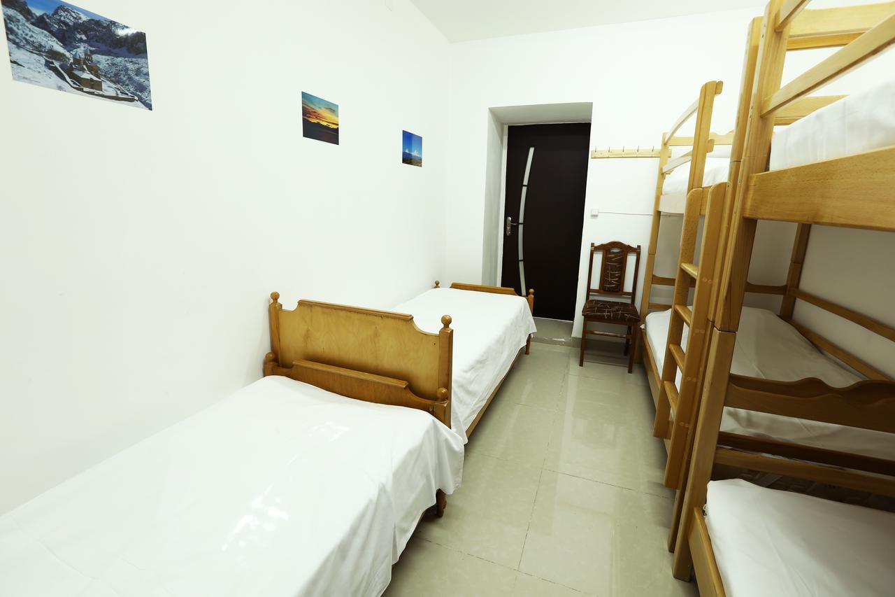 Byron Hostel Yerevan Exterior photo