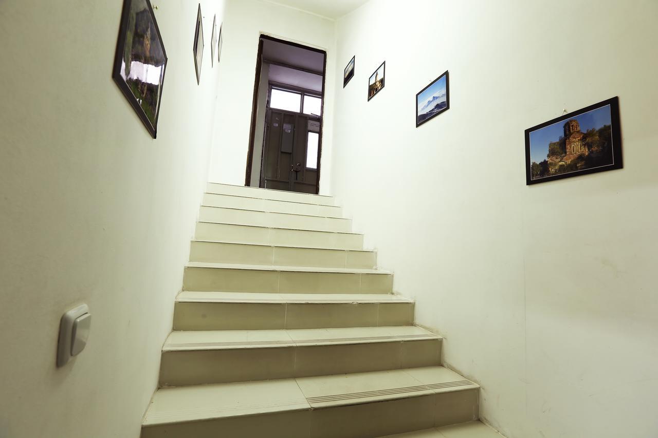 Byron Hostel Yerevan Exterior photo