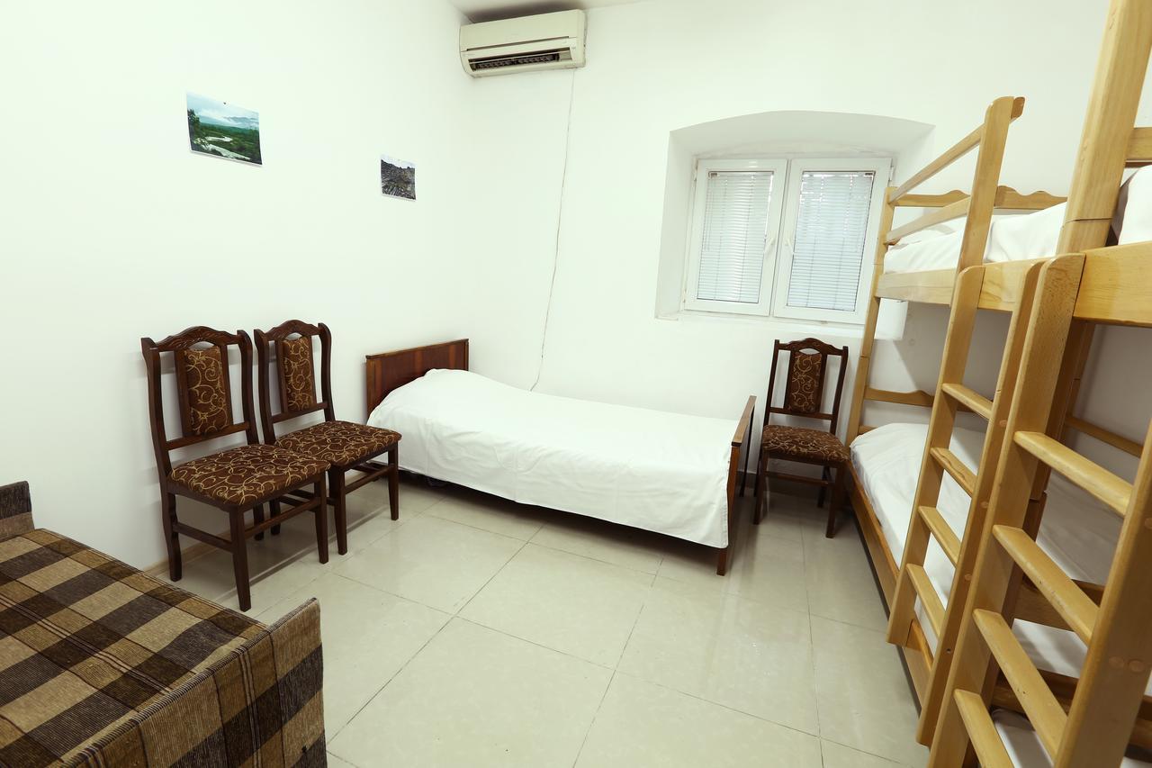 Byron Hostel Yerevan Exterior photo