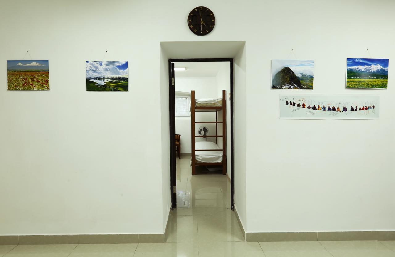 Byron Hostel Yerevan Exterior photo