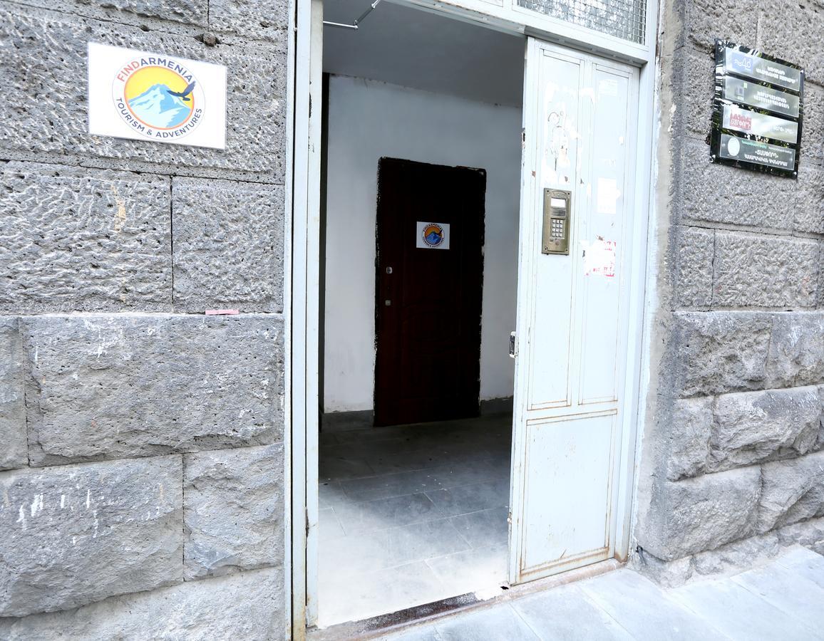 Byron Hostel Yerevan Exterior photo