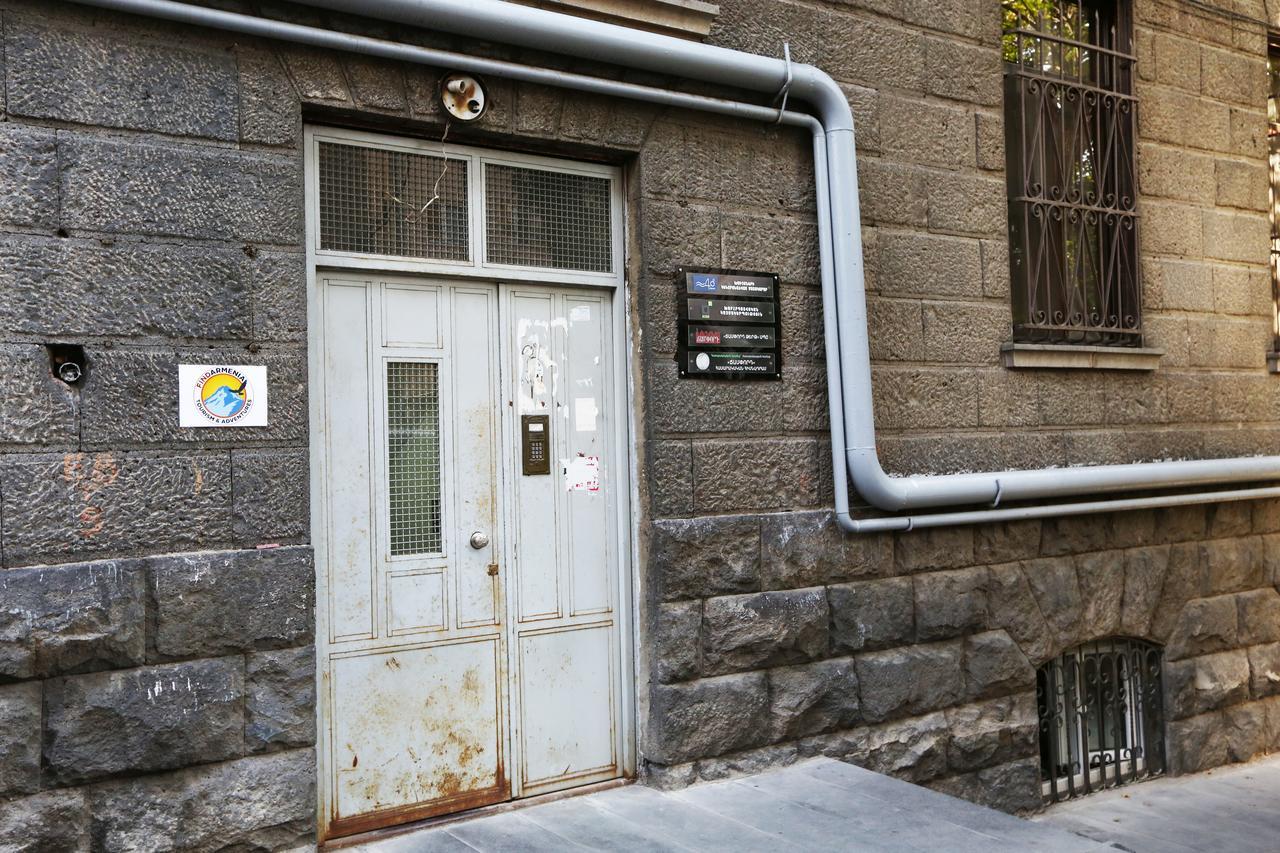 Byron Hostel Yerevan Exterior photo