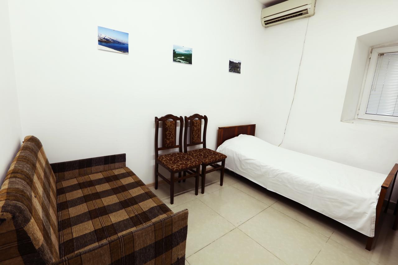 Byron Hostel Yerevan Exterior photo