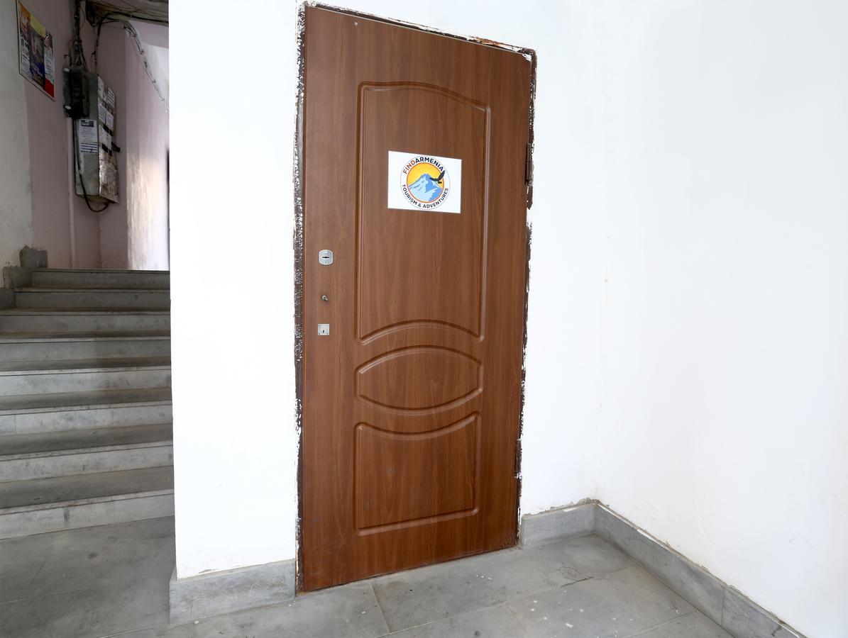 Byron Hostel Yerevan Exterior photo