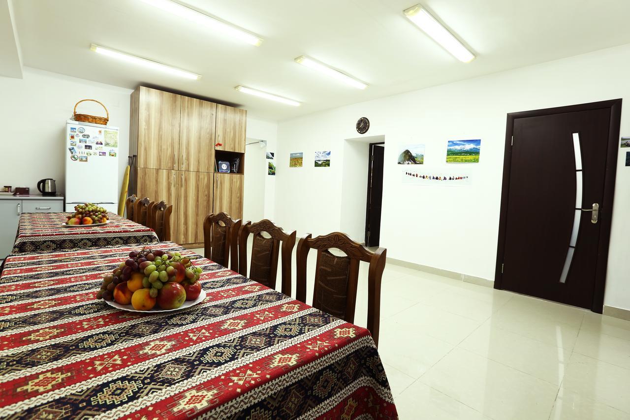 Byron Hostel Yerevan Exterior photo